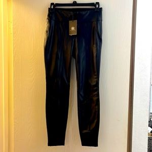 Faux leather leggings, black. Women’s XS